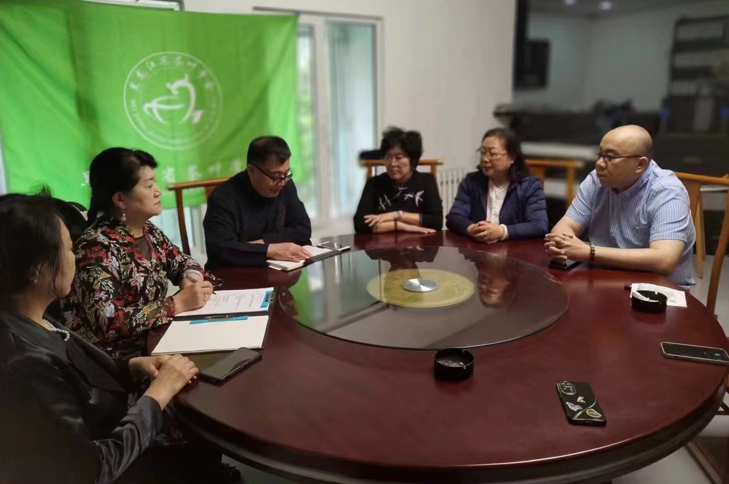 开会.jpg